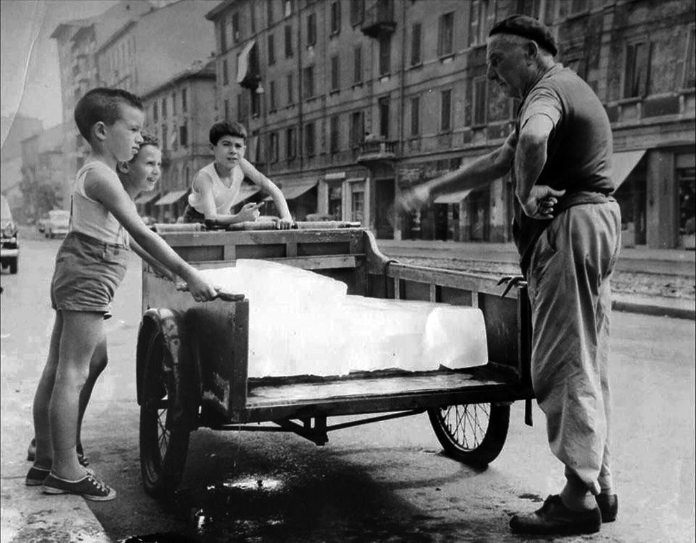 Venditore di ghiaccio a Milano